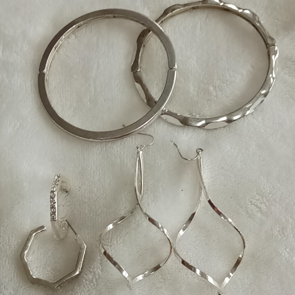 Silver bundle. Two stretchy bracelets, large twisted earrings octangular earring